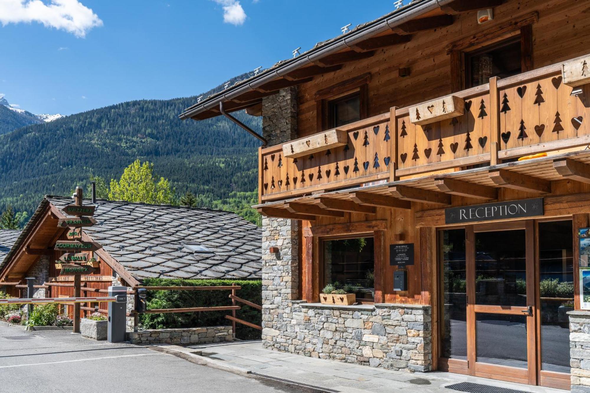 Bijoux Des Alpes - Mont Blanc Village La Salle Exteriér fotografie